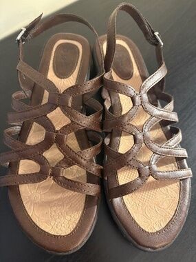 Born Concept Faux Leather Brown Strappy Sandals Size 8M Gently Worn